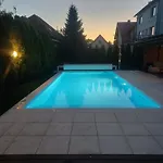 Z Basenem Rum i privatbostad