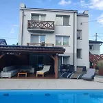 Z Basenem Rum i privatbostad