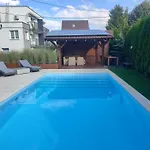 Z Basenem Rum i privatbostad Sztutowo