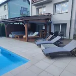 Rum i privatbostad Z Basenem Sztutowo